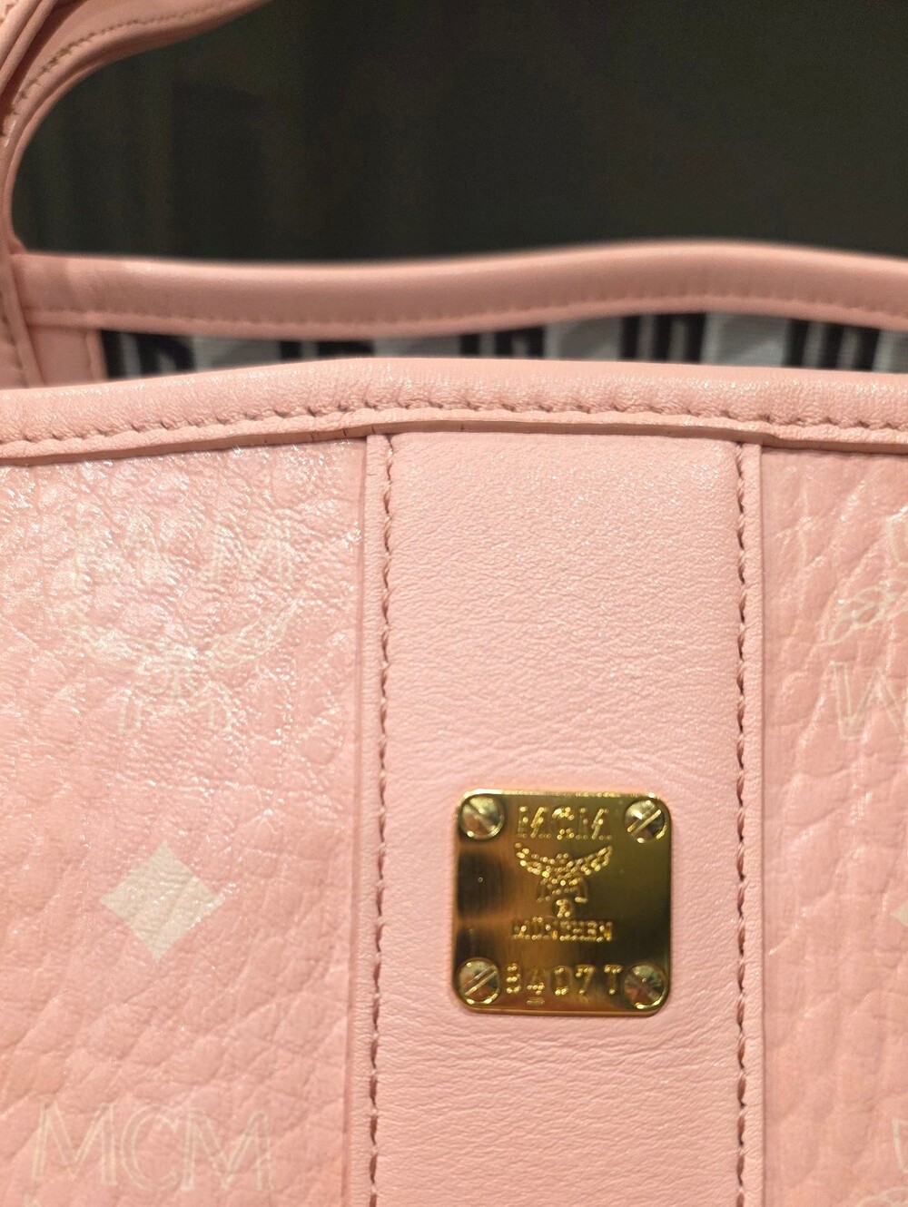 🎀✨️ MCM Pink Leather Tote with Matching Wristlet✨️🎀 - Picture 2 of 12